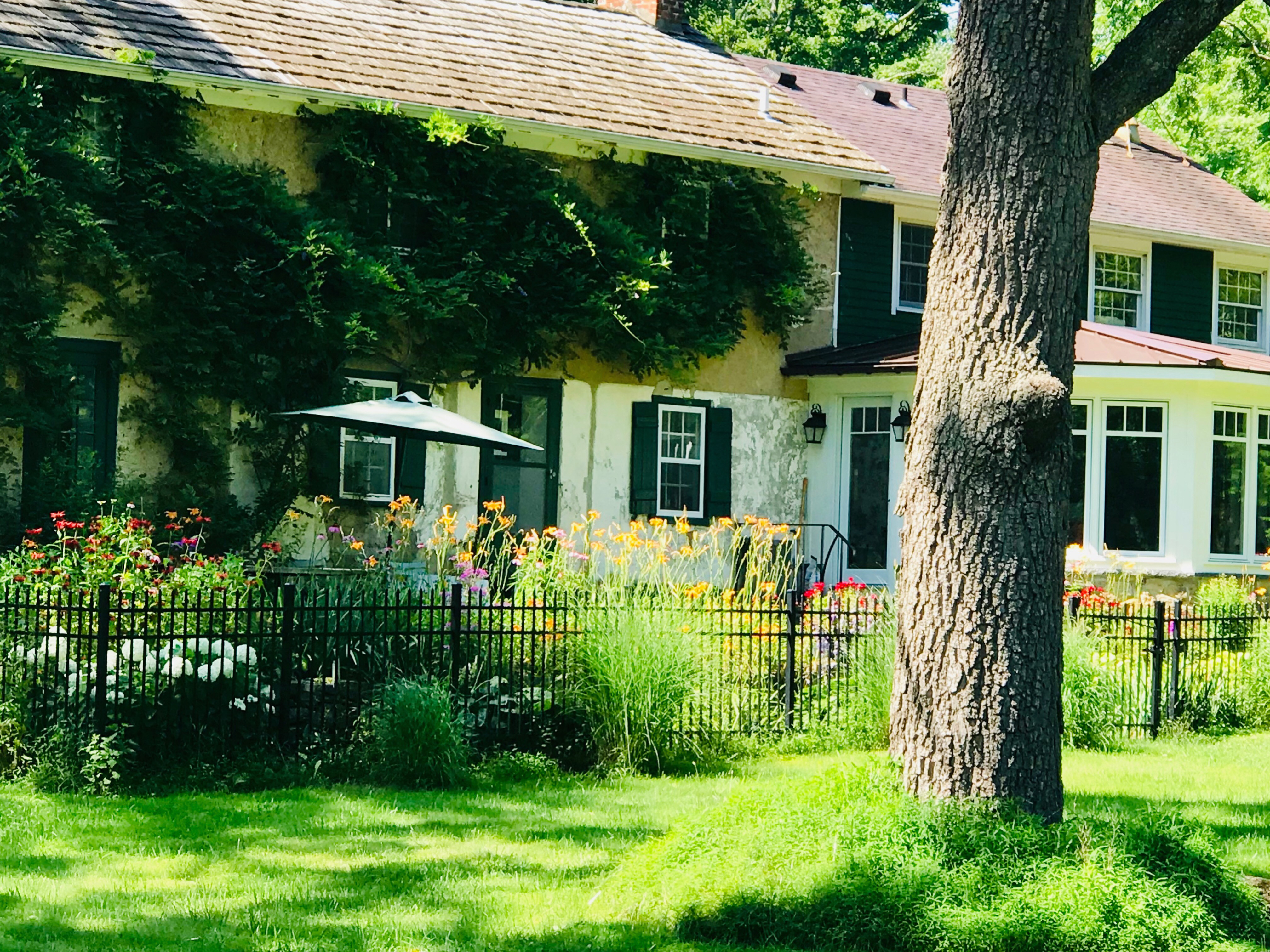  Exceptional Antique Estate Offers Two Distinct Properties on One Property - 物件實景