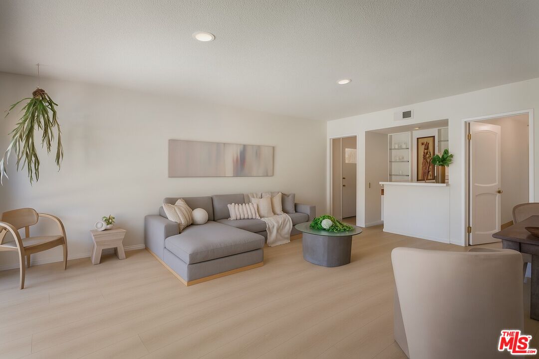 Los Angeles, California, 90027, United States, 4 Bedrooms Bedrooms, ,4 BathroomsBathrooms,Residential,For Sale,1918176