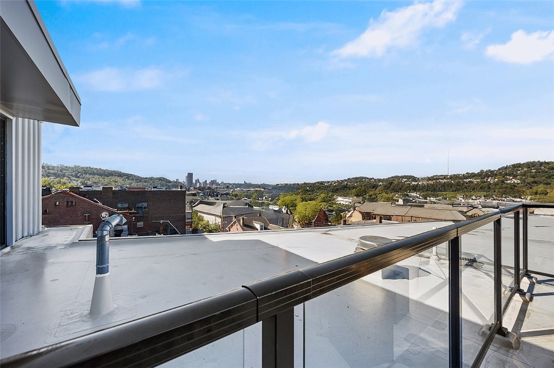 Lawrenceville, Pennsylvania, 15201, United States, 2 Bedrooms Bedrooms, ,2 BathroomsBathrooms,Residential,For Sale,1960750