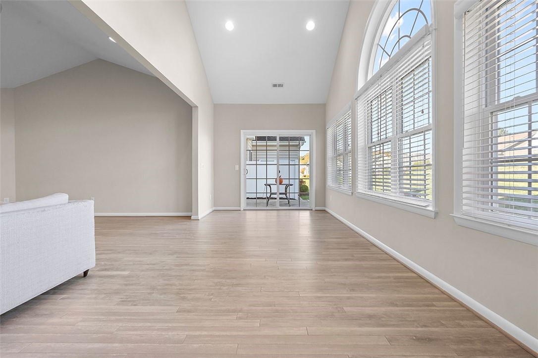 Ohio Twp, Pennsylvania, 15237, United States, 2 Bedrooms Bedrooms, ,3 BathroomsBathrooms,Residential,For Sale,1984724