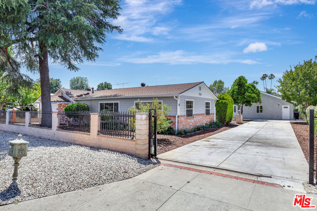 Reseda, California, 91335, United States, 10 Bedrooms Bedrooms, ,Residential,For Sale,1906500
