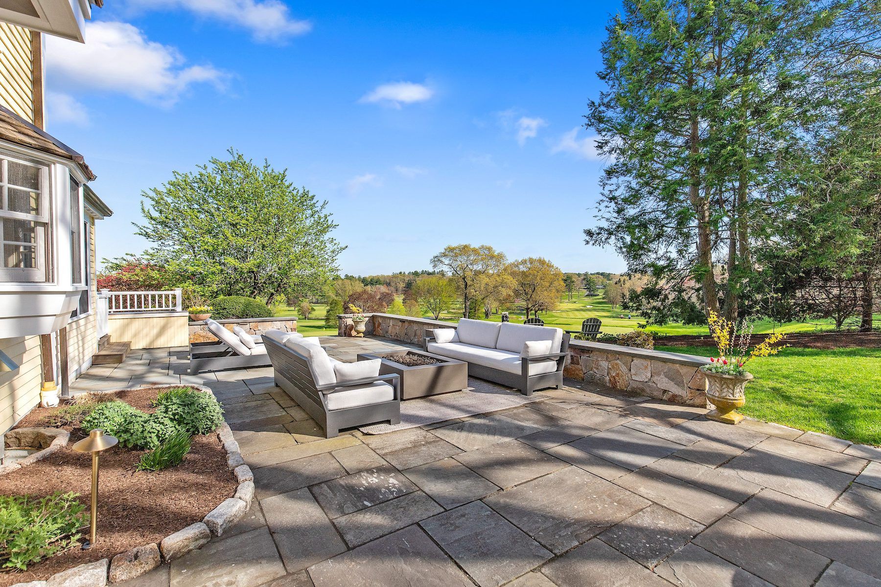  151 Oakland Street, Wellesley, MA, 02481 - 物件實景