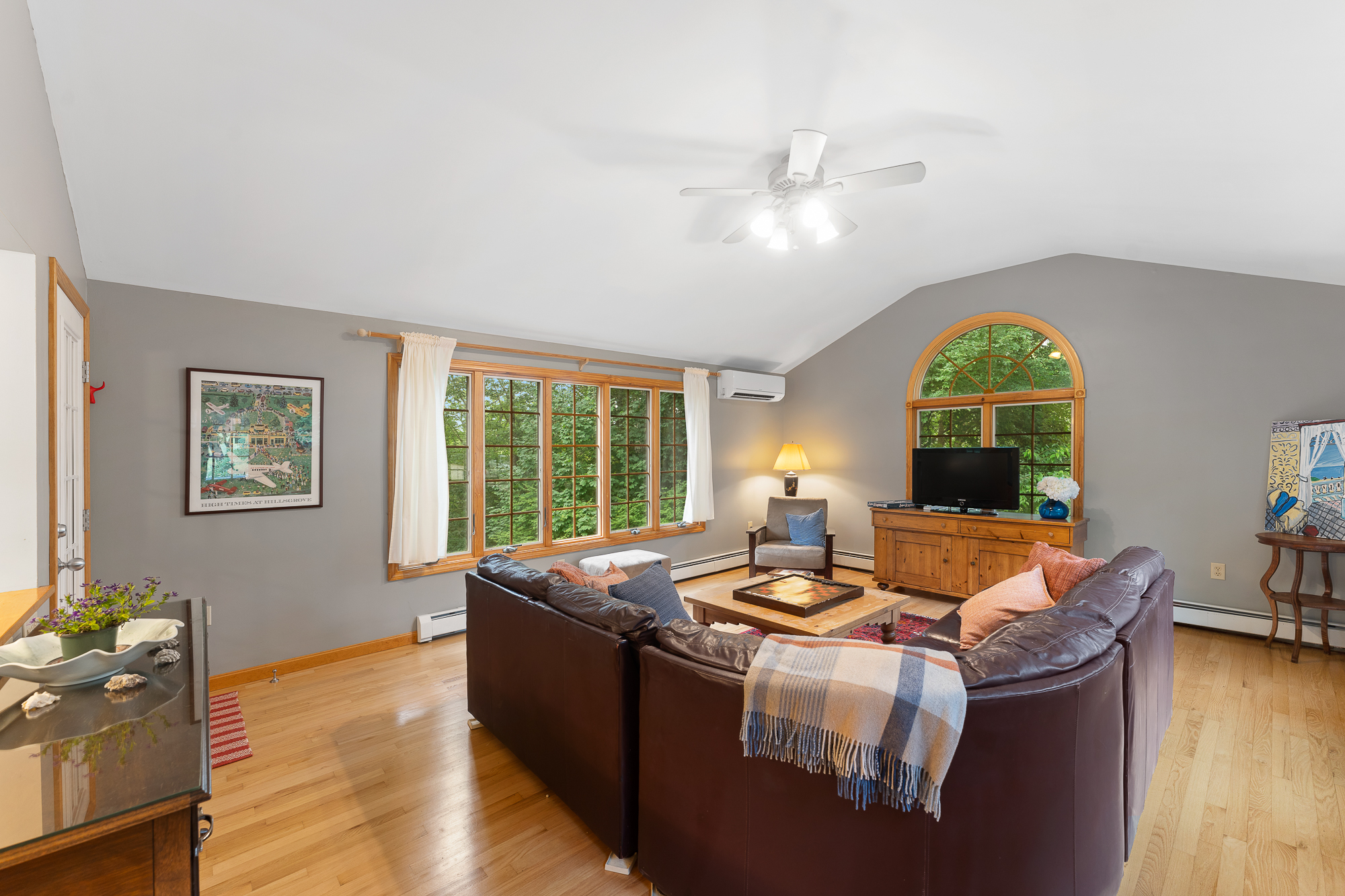 Westerly, Rhode Island, 02891, United States, 3 Bedrooms Bedrooms, ,2 BathroomsBathrooms,Residential,For Sale,1898536
