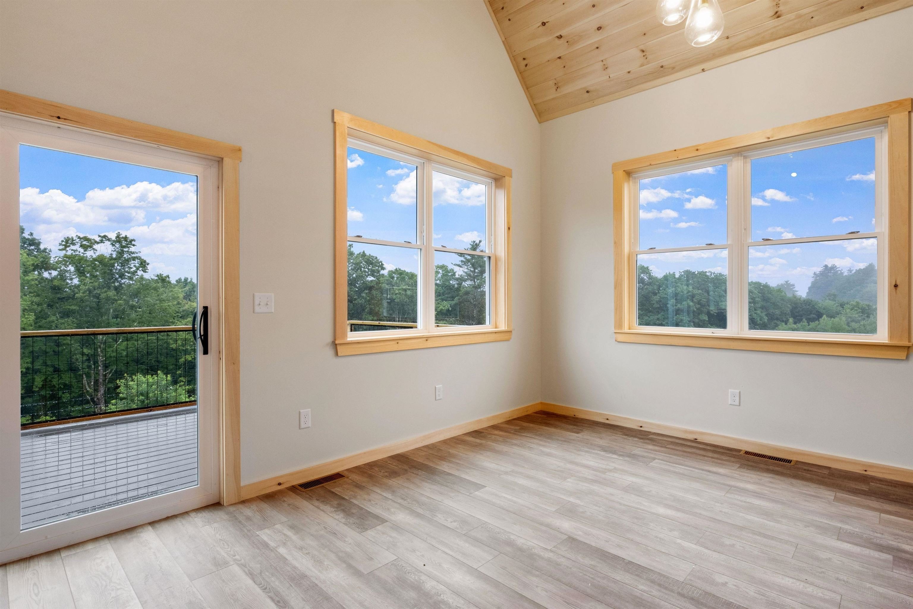 Thornton, New Hampshire, 03285, United States, 3 Bedrooms Bedrooms, ,3 BathroomsBathrooms,Residential,For Sale,1974297