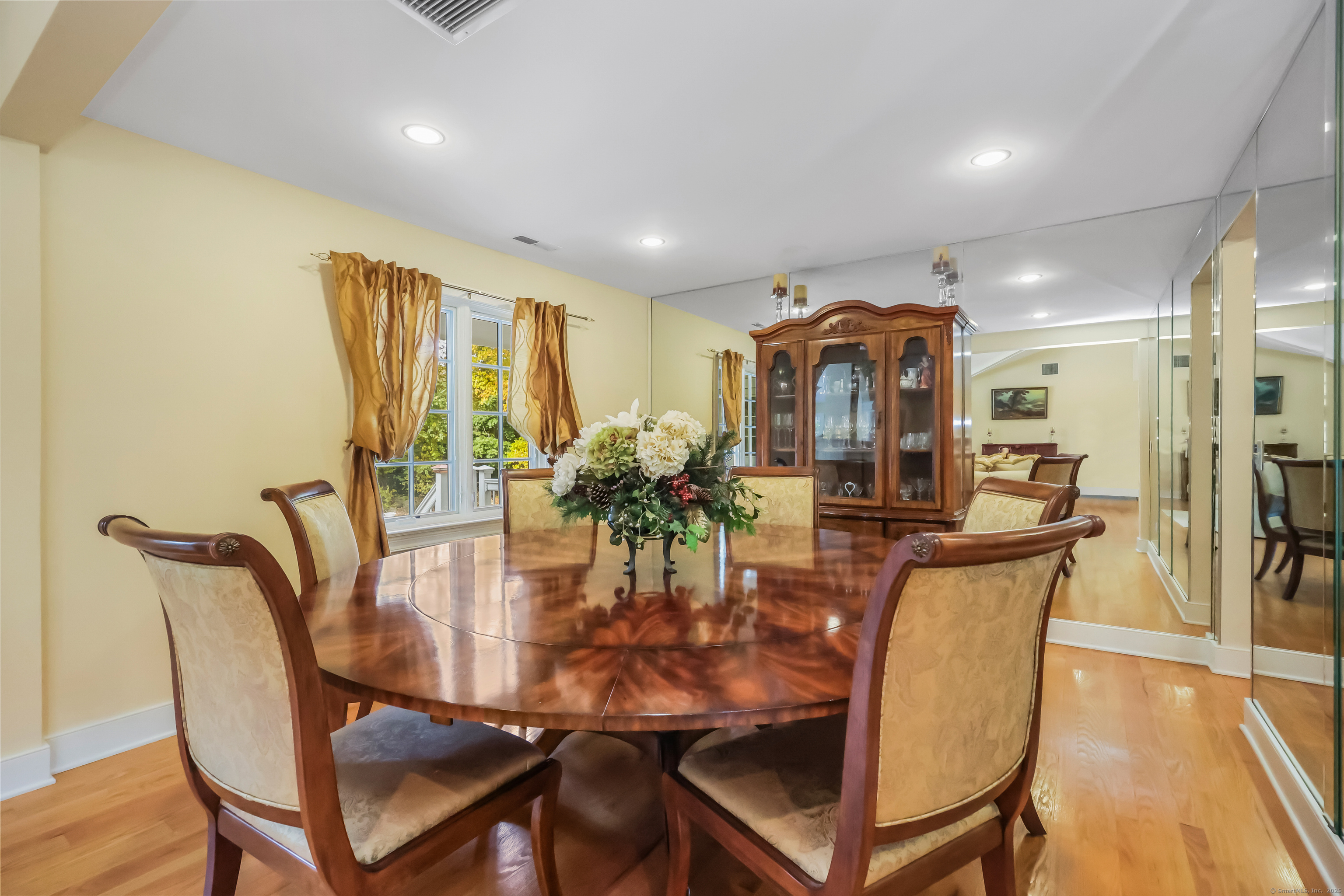 Fairfield, Connecticut, 06880, United States, 3 Bedrooms Bedrooms, ,3 BathroomsBathrooms,Residential,For Sale,1992139