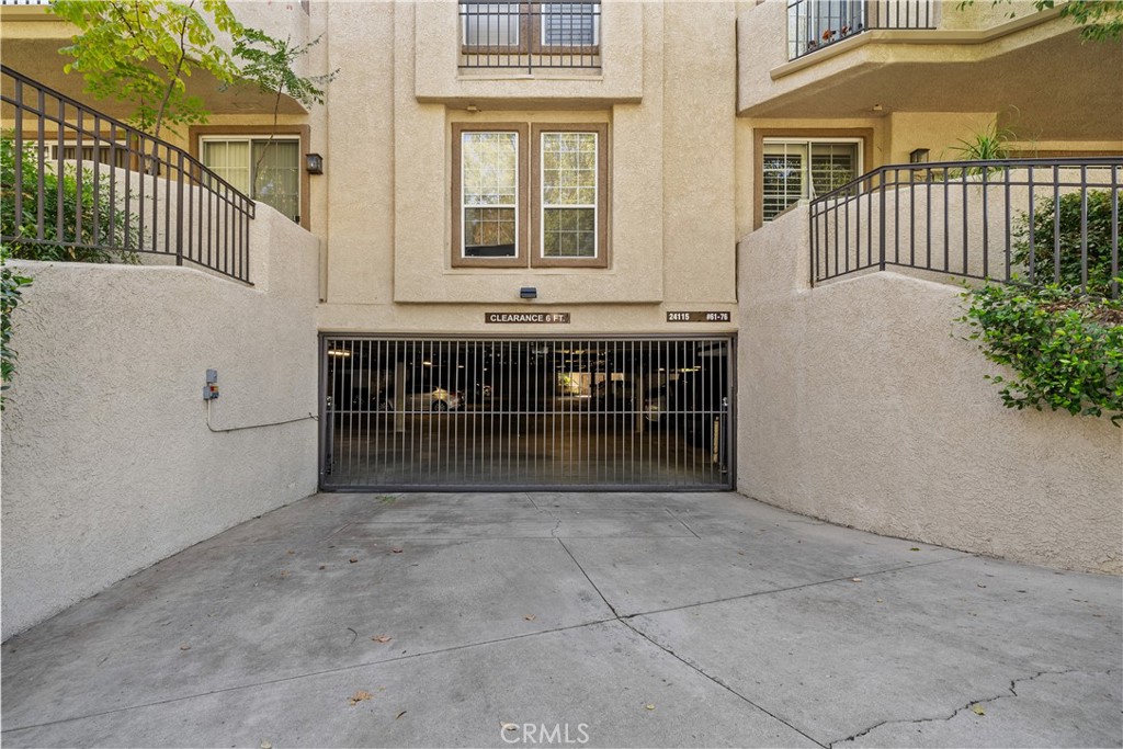 Valencia, California, 91355, United States, 2 Bedrooms Bedrooms, ,2 BathroomsBathrooms,Residential,For Sale,1937123