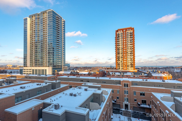 Chicago, Illinois, 60616, United States, 3 Bedrooms Bedrooms, ,2 BathroomsBathrooms,Residential,For Sale,1881294