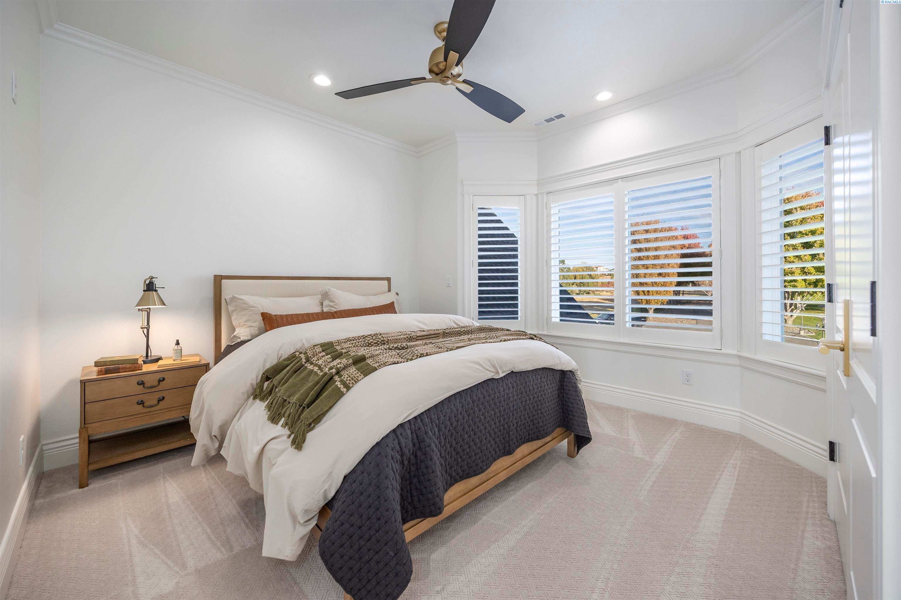 Pasco, Washington, 99301, United States, 4 Bedrooms Bedrooms, ,4 BathroomsBathrooms,Residential,For Sale,1974870