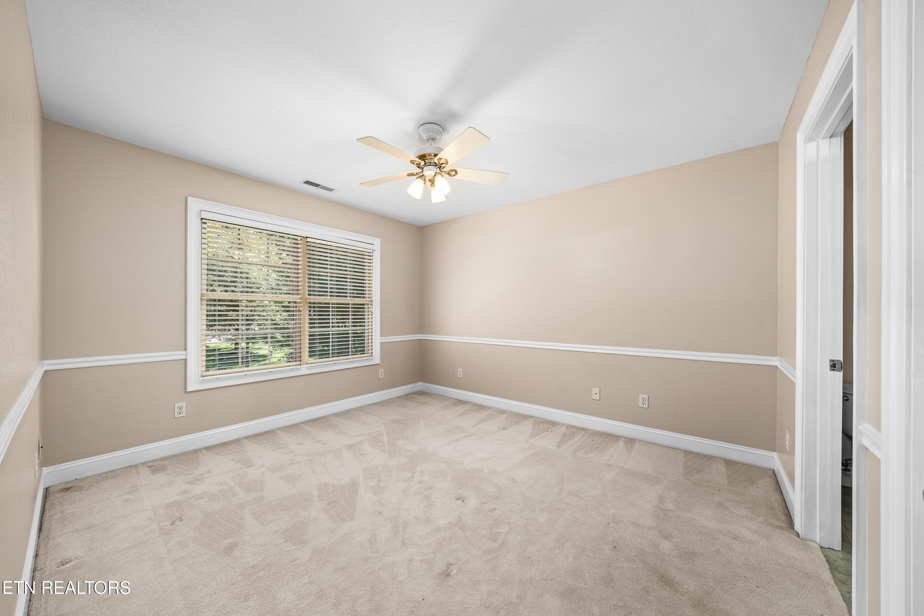 Crossville, Tennessee, 38555, United States, 5 Bedrooms Bedrooms, ,4 BathroomsBathrooms,Residential,For Sale,1990495