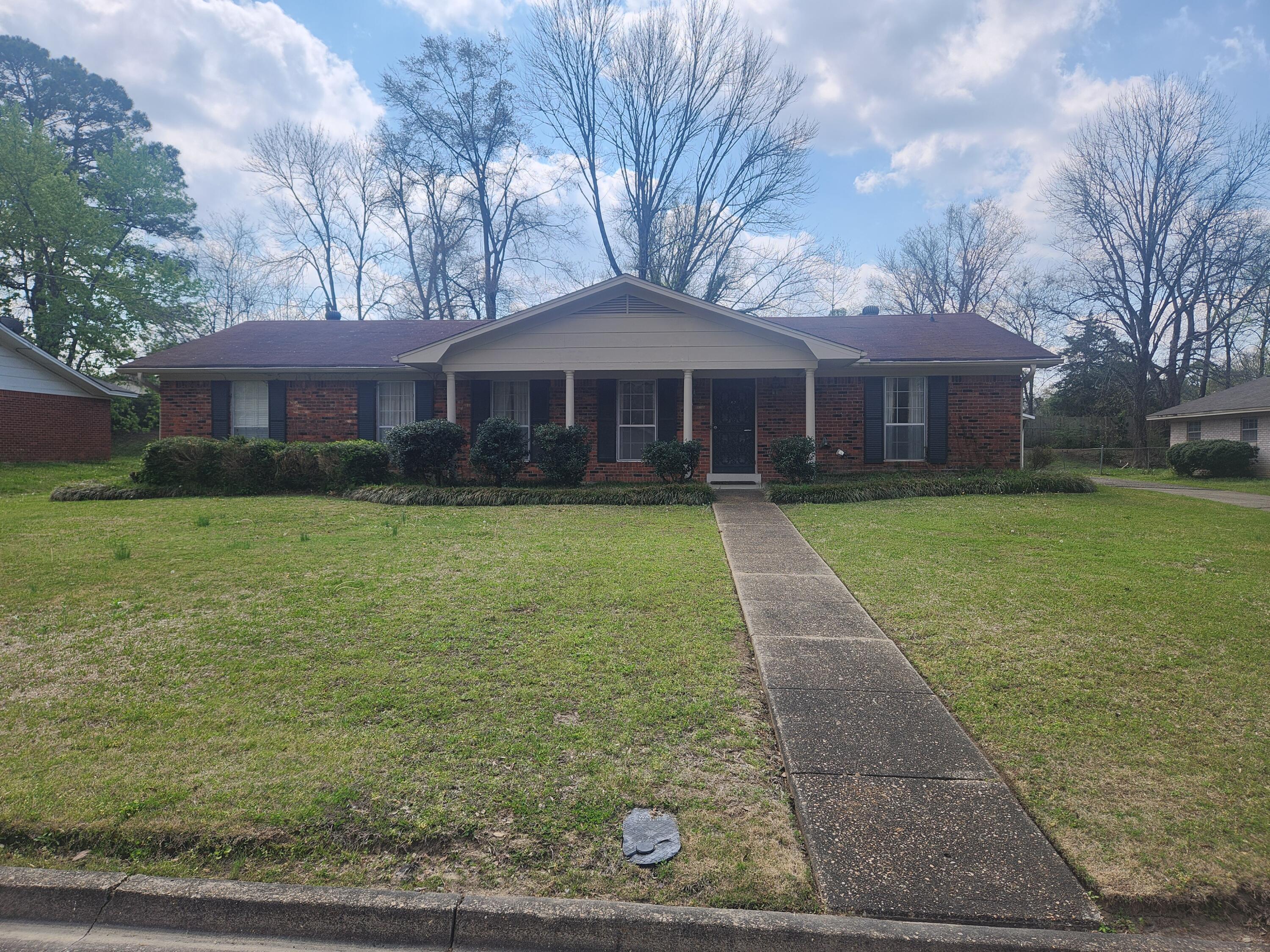 Coolidge St, Tupelo, MS 38801