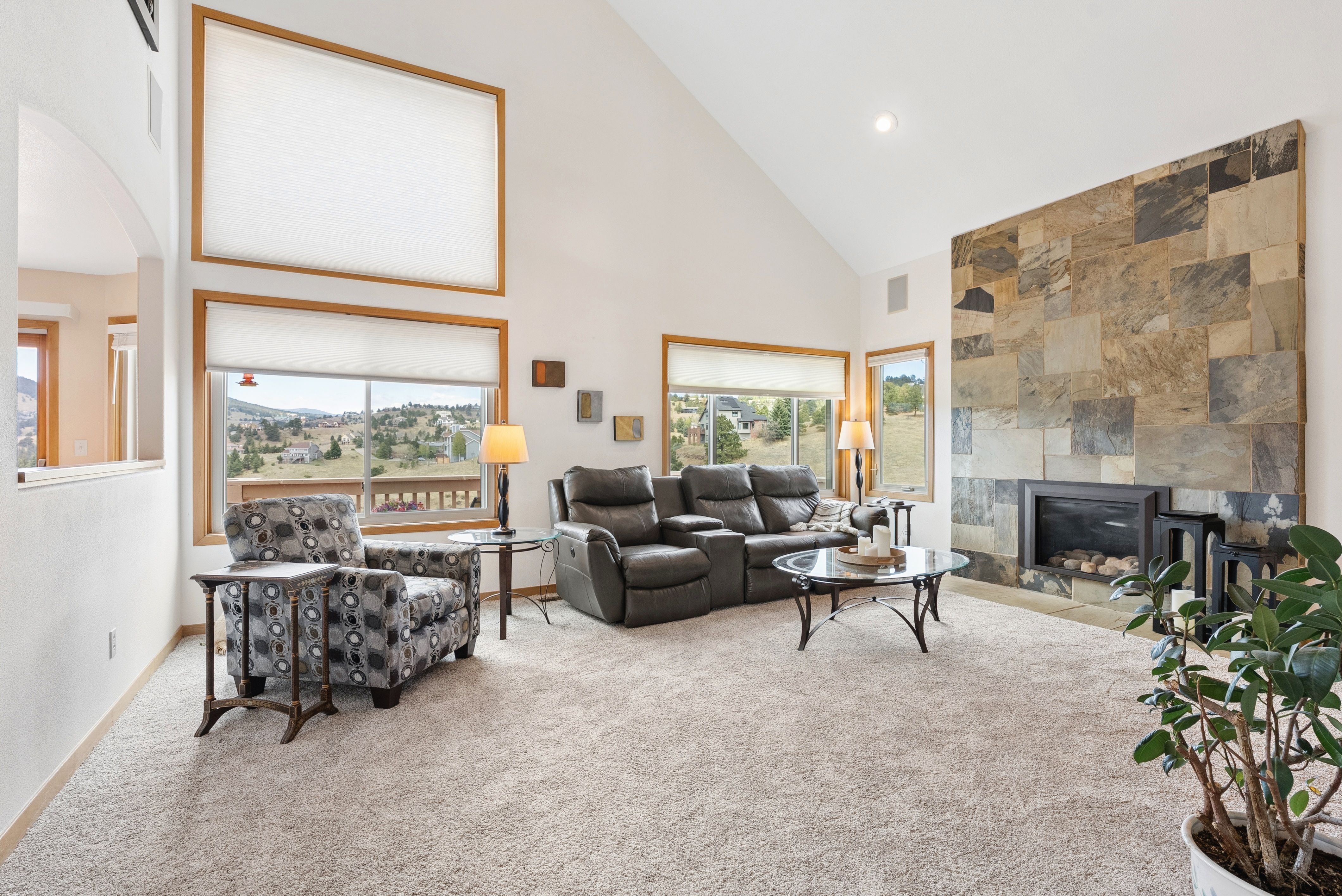  Custom Built Home on a Rolling 1.5 Acre Lot in Highly Desired Paradise Hills - 物件實景