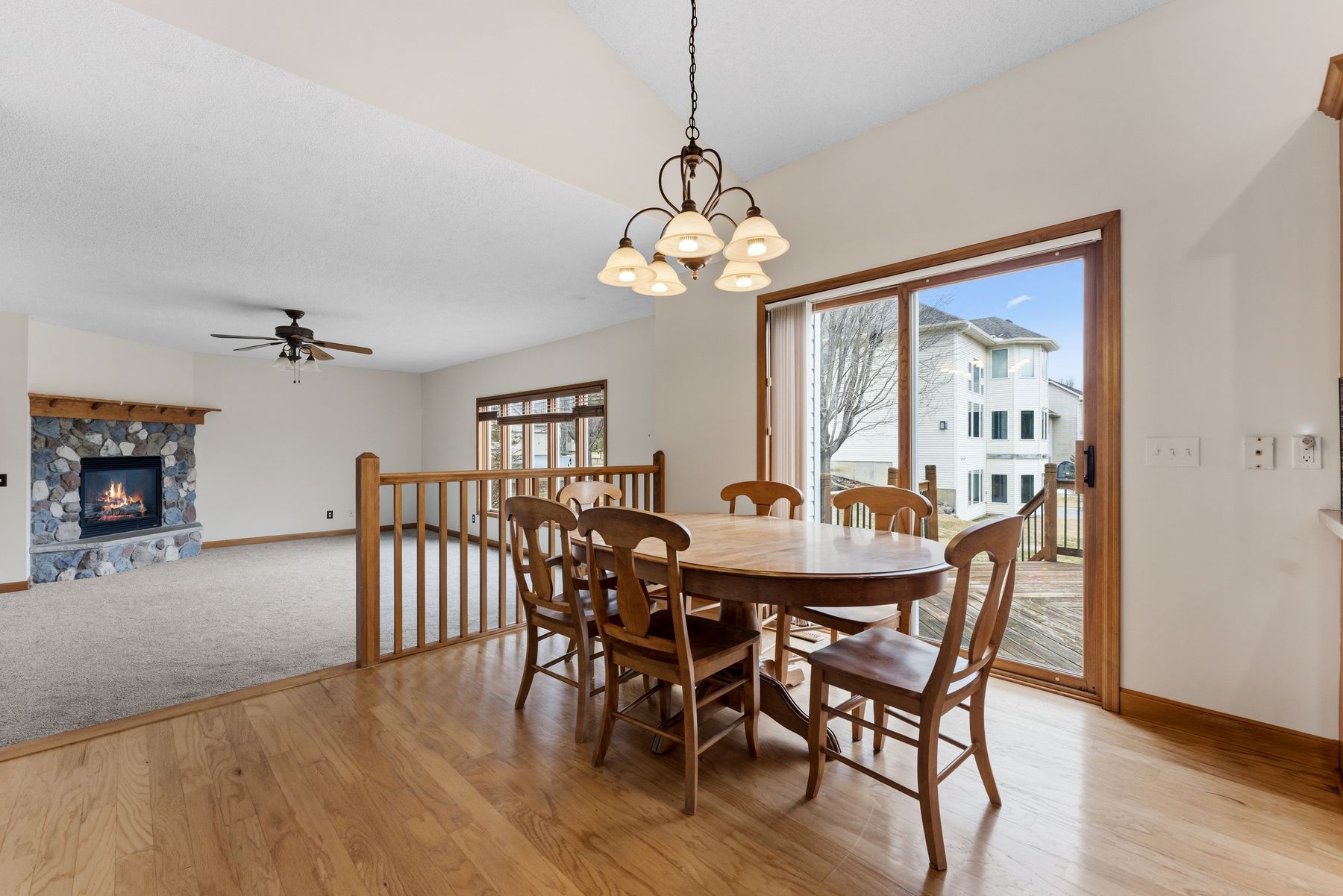  Updated Modified Two-Story on a Spacious Corner Lot - 物件實景