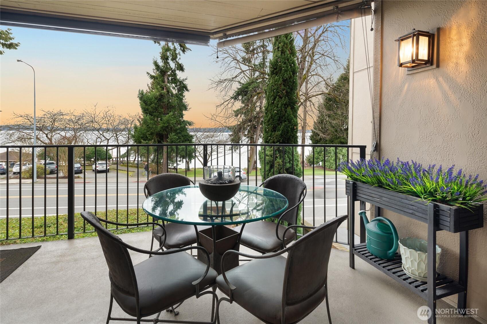 KIRKLAND, Washington, 98033, United States, 2 Bedrooms Bedrooms, ,2 BathroomsBathrooms,Residential,For Sale,1827851