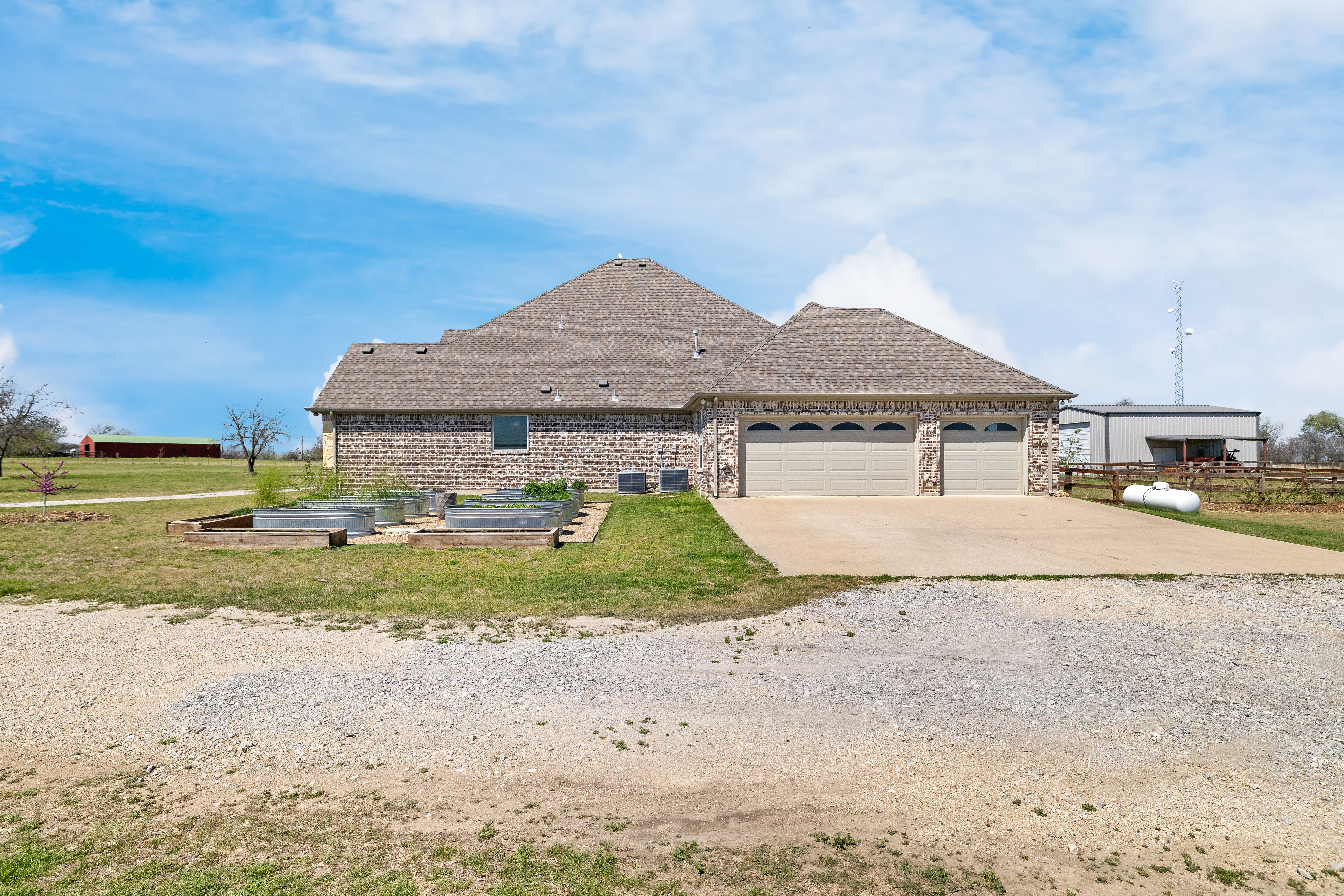  8.53-Acre Homestead With No HOA in Justin, Texas - 物件實景