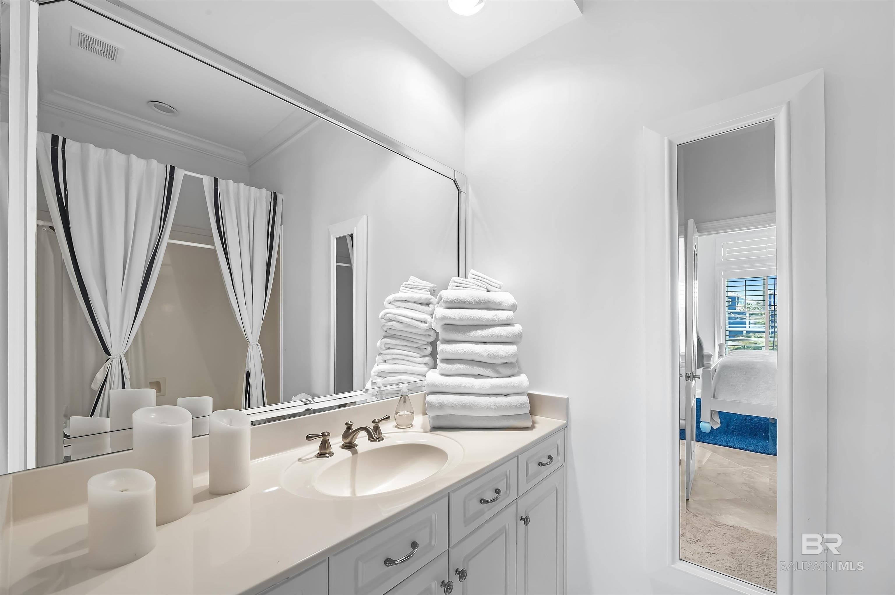 Pensacola, Florida, 32507, United States, 8 Bedrooms Bedrooms, ,9 BathroomsBathrooms,Residential,For Sale,1983870