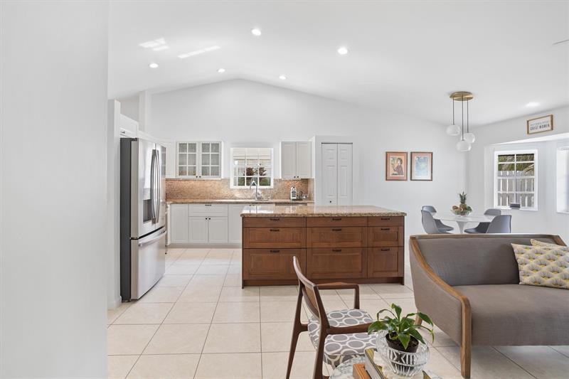 Sunrise, Florida, 33323, United States, 3 Bedrooms Bedrooms, ,2 BathroomsBathrooms,Residential,For Sale,1862219