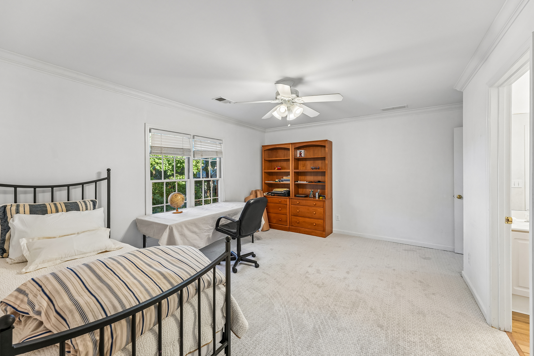  Beautiful, Renovated Daylight Basement Home on Exceptional Lot - 物件實景