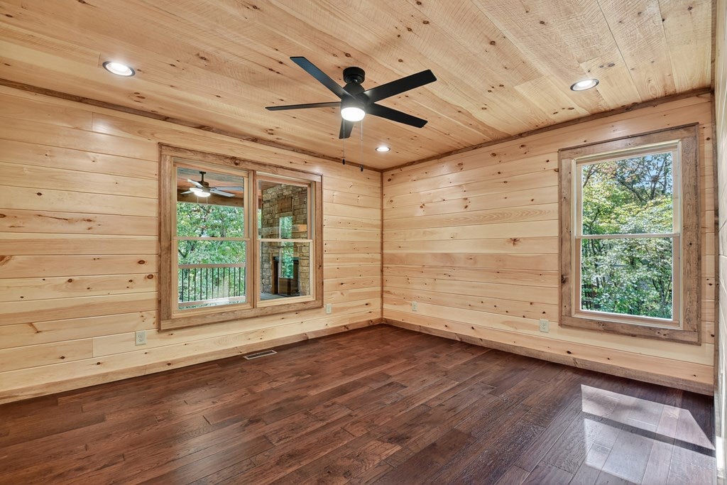 Mineral Bluff, Georgia, 30559, United States, 4 Bedrooms Bedrooms, ,3 BathroomsBathrooms,Residential,For Sale,1953348