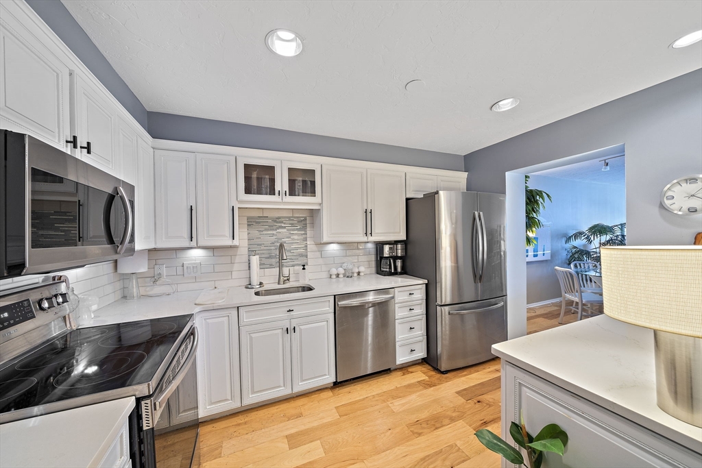 Quincy, Massachusetts, 02171, United States, 2 Bedrooms Bedrooms, ,2 BathroomsBathrooms,Residential,For Sale,2009076