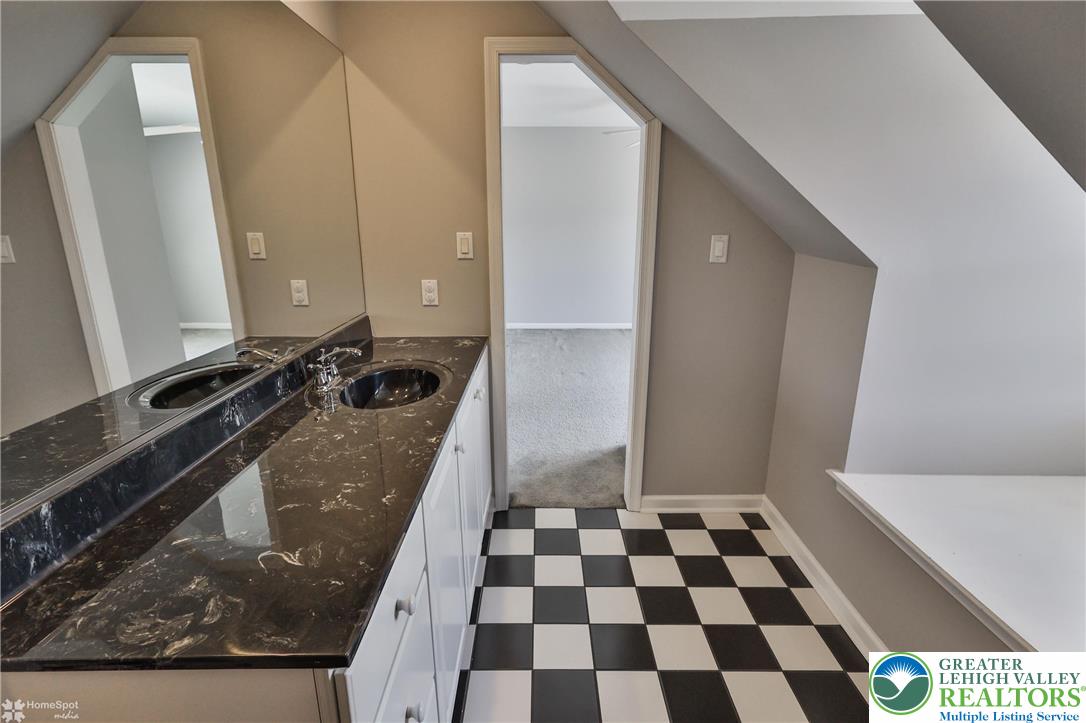 Palmer Twp, Pennsylvania, 18045, United States, 4 Bedrooms Bedrooms, ,4 BathroomsBathrooms,Residential,For Sale,1898728