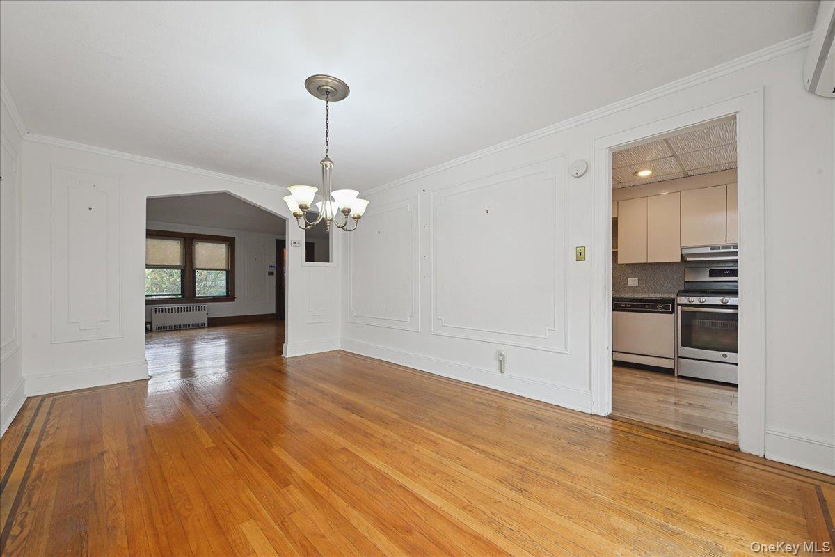 Valley Stream, New York, 11581, United States, 3 Bedrooms Bedrooms, ,2 BathroomsBathrooms,Residential,For Sale,1998416