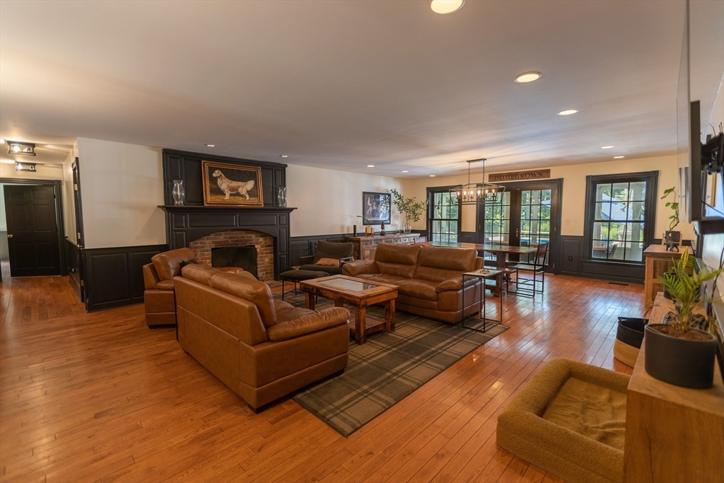 Hardwick, Massachusetts, 01037, United States, 5 Bedrooms Bedrooms, ,5 BathroomsBathrooms,Residential,For Sale,1904254