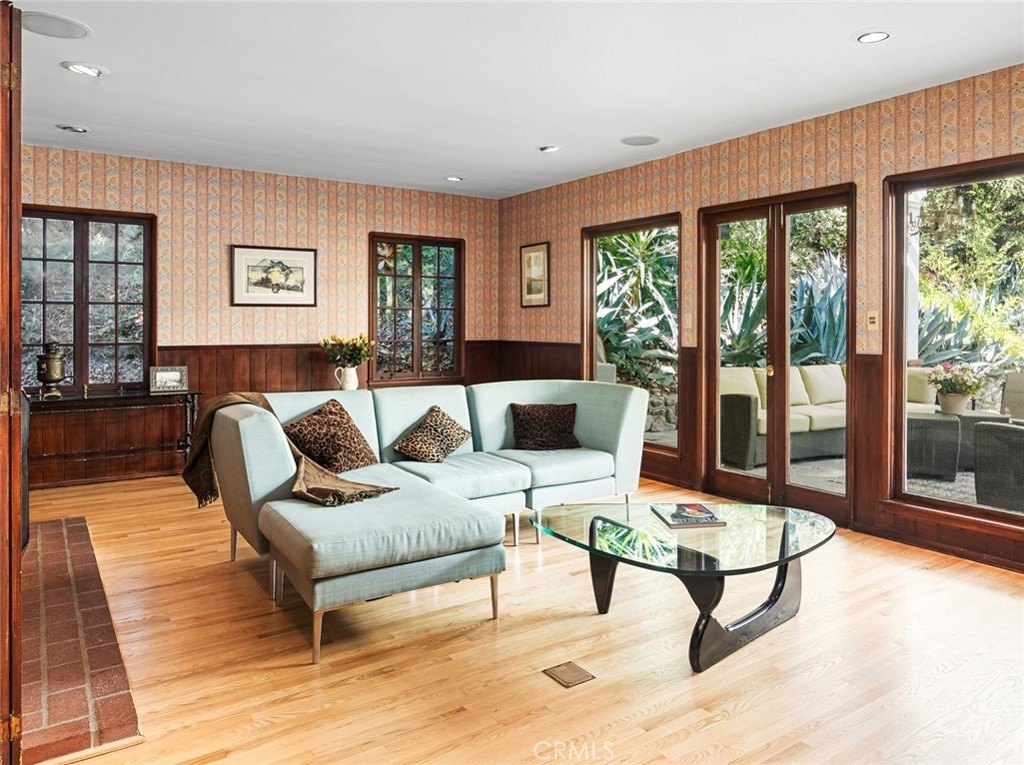 Glendale, California, 91207, United States, 4 Bedrooms Bedrooms, ,3 BathroomsBathrooms,Residential,For Sale,1910492