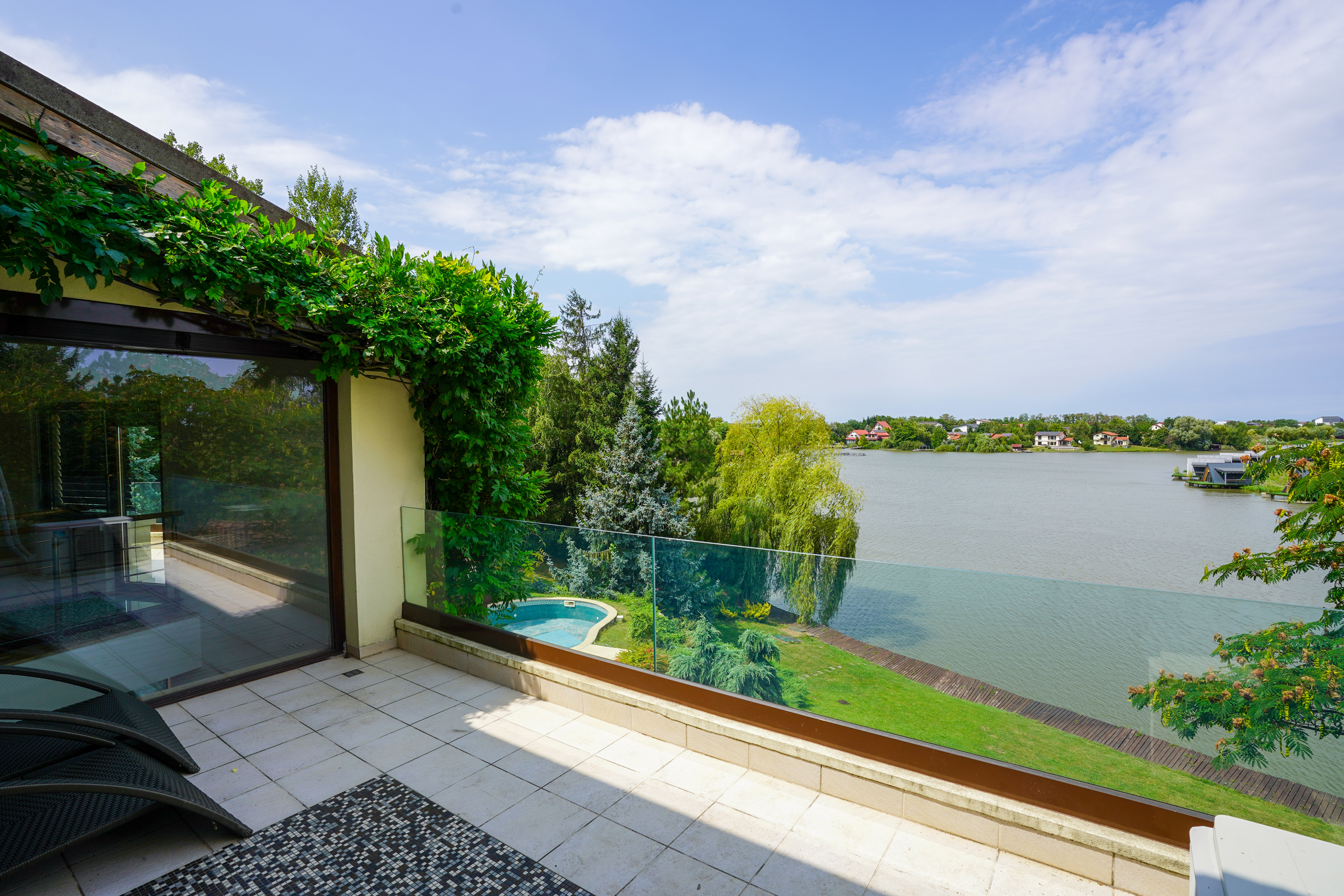  Villa with Private Peninsula and Panoramic Lake Views, Corbeanca - 物件實景