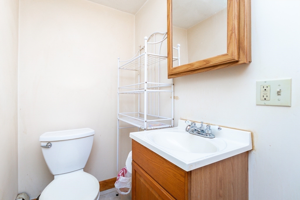 Saugus, Massachusetts, 01906, United States, 3 Bedrooms Bedrooms, ,2 BathroomsBathrooms,Residential,For Sale,1982387