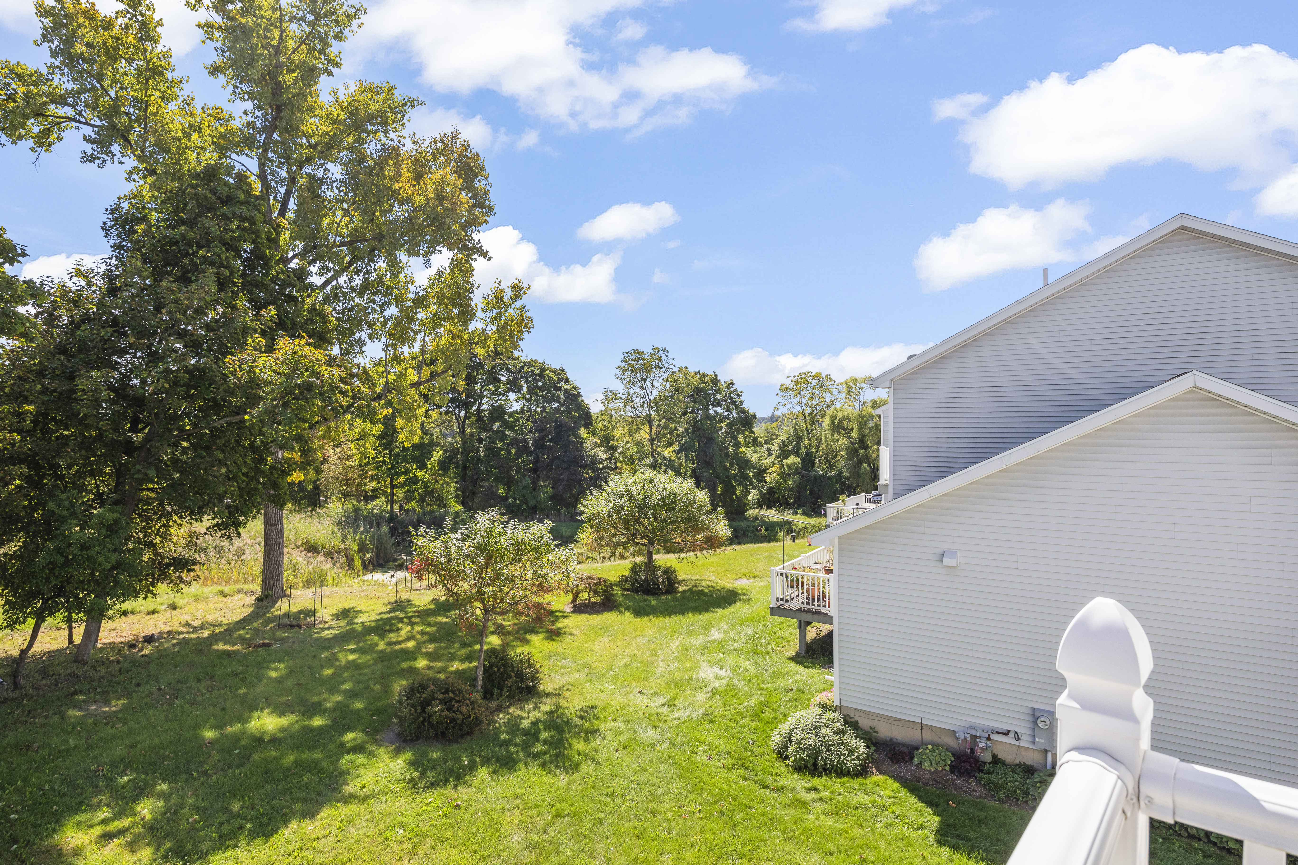  Turnkey Hudson Valley Townhouse: Main-Level Suite, Mountain Views & Deck - 物件實景