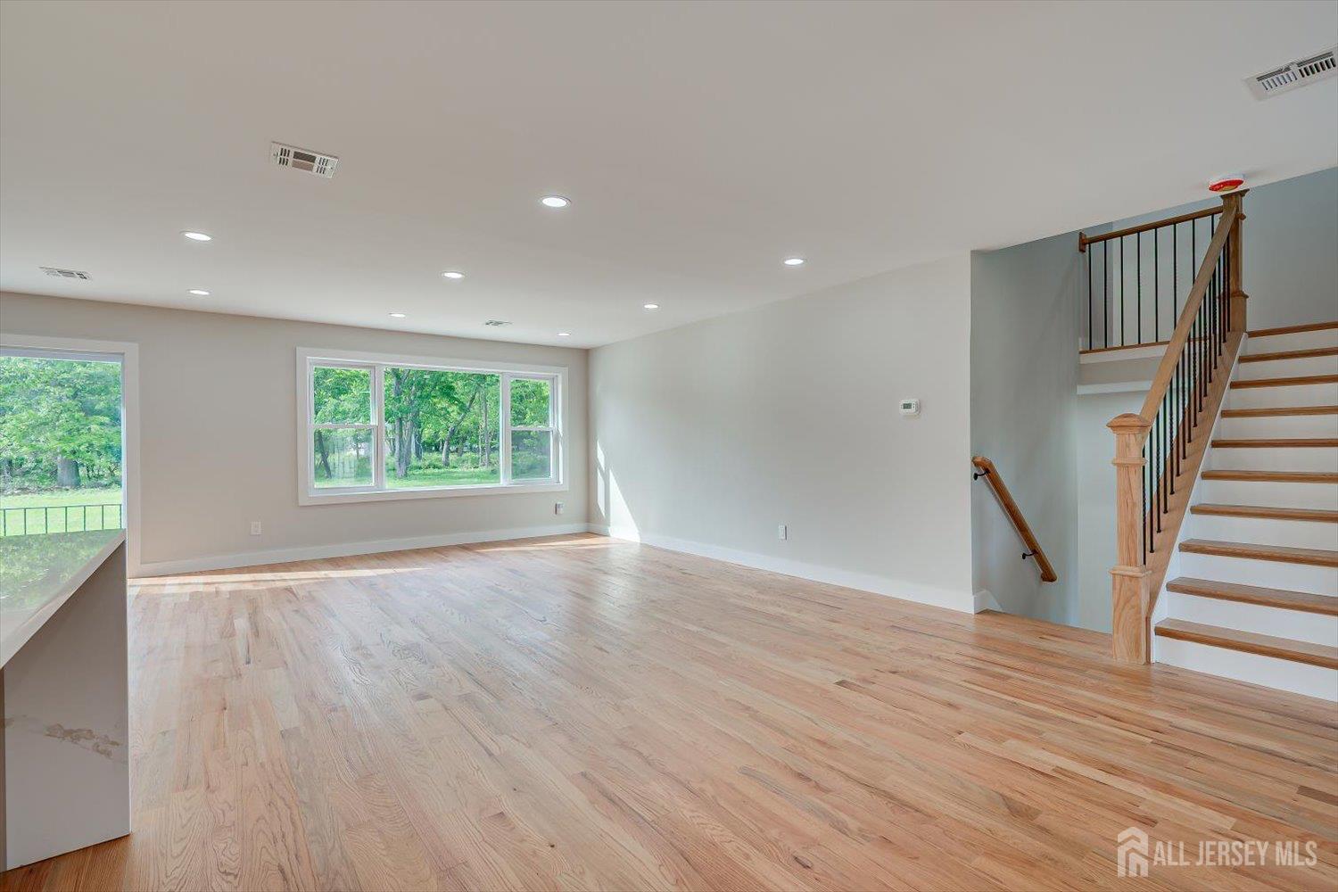 Piscataway, New Jersey, 08854, United States, 5 Bedrooms Bedrooms, ,3 BathroomsBathrooms,Residential,For Sale,2048679