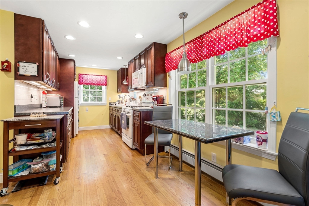 Lowell, Massachusetts, 01852, United States, 5 Bedrooms Bedrooms, ,4 BathroomsBathrooms,Residential,For Sale,1874290