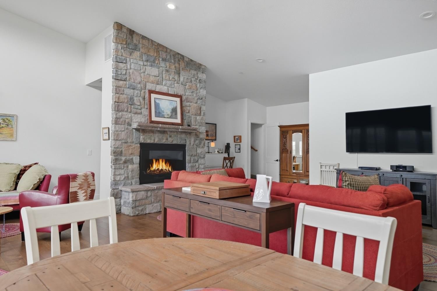 Mountain Ranch, California, 95246, United States, 4 Bedrooms Bedrooms, ,3 BathroomsBathrooms,Residential,For Sale,1976559