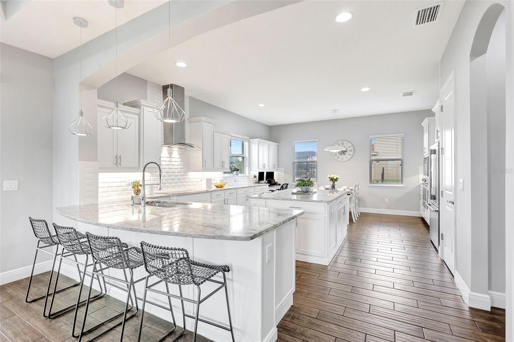 Bradenton, Florida, 34212, United States, 5 Bedrooms Bedrooms, ,5 BathroomsBathrooms,Residential,For Sale,1917227