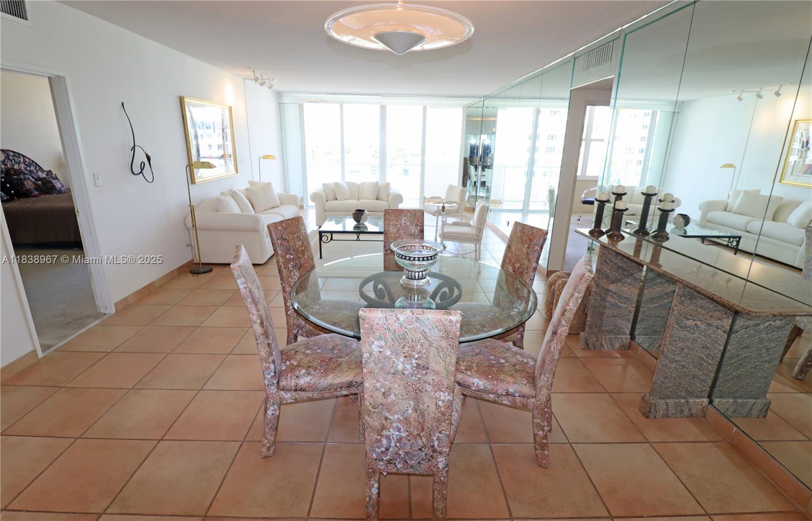 Miami Beach, Florida, 33140, United States, 2 Bedrooms Bedrooms, ,2 BathroomsBathrooms,Residential,For Sale,1890923