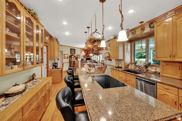 Sandy, Utah, 84093, United States, 5 Bedrooms Bedrooms, ,4 BathroomsBathrooms,Residential,For Sale,2049445