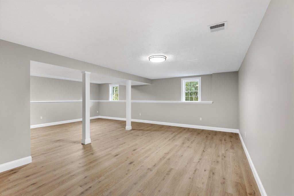 Lakeville, Massachusetts, 02347, United States, 3 Bedrooms Bedrooms, ,3 BathroomsBathrooms,Residential,For Sale,1943021