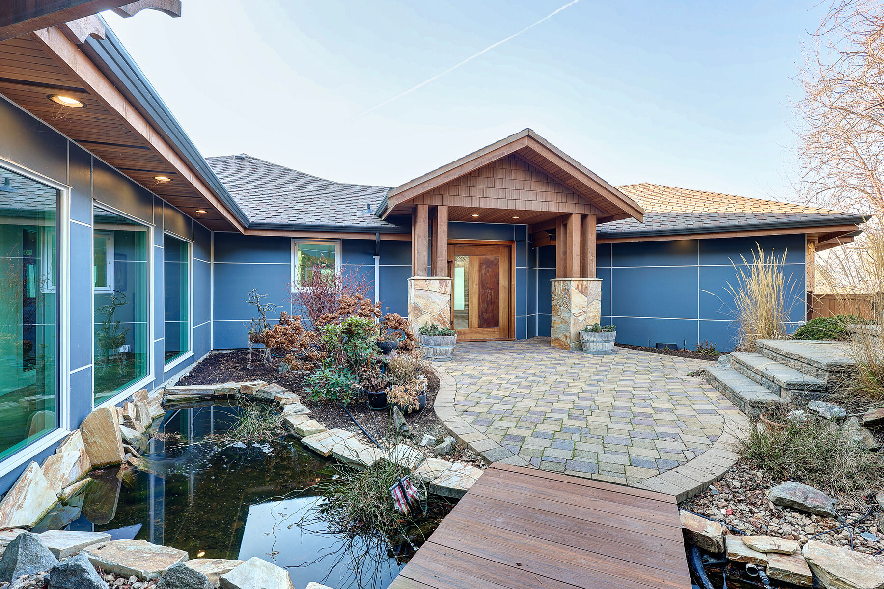  Lakefront Estate - 物件實景