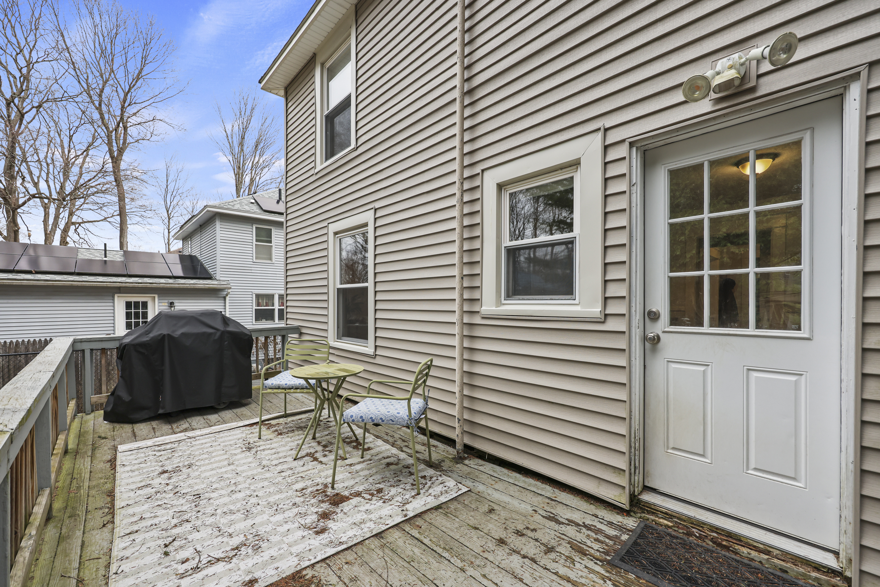  Sunlit, Well-Kept Home with Easy Flow and Quiet Setting - 物件實景