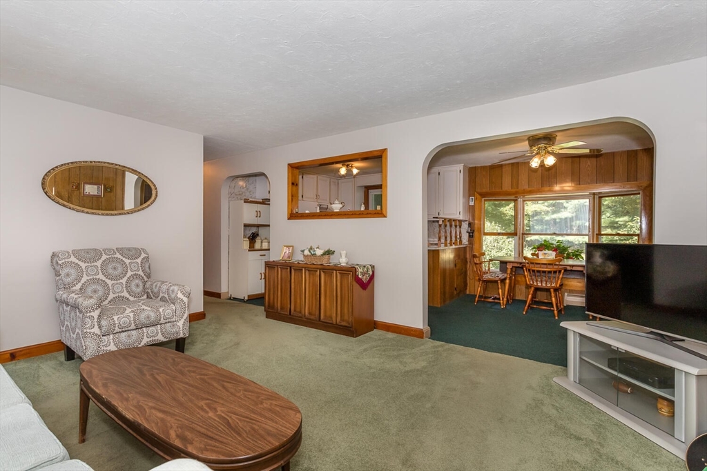 Easton, Massachusetts, 02356, United States, 3 Bedrooms Bedrooms, ,1 BathroomBathrooms,Residential,For Sale,1942159