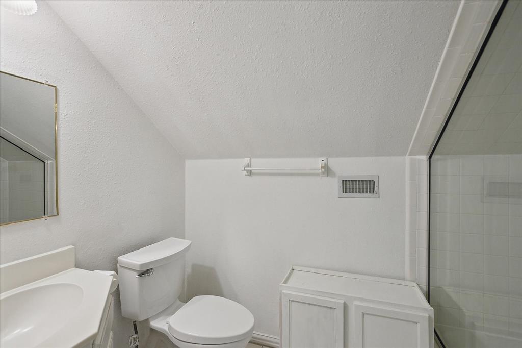 Denton, Texas, 76205, United States, 4 Bedrooms Bedrooms, ,4 BathroomsBathrooms,Residential,For Sale,1915796
