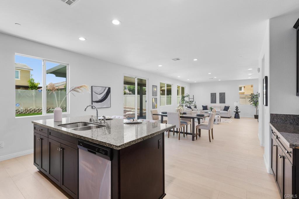 Lake Elsinore, California, 92530, United States, 4 Bedrooms Bedrooms, ,3 BathroomsBathrooms,Residential,For Sale,1942705