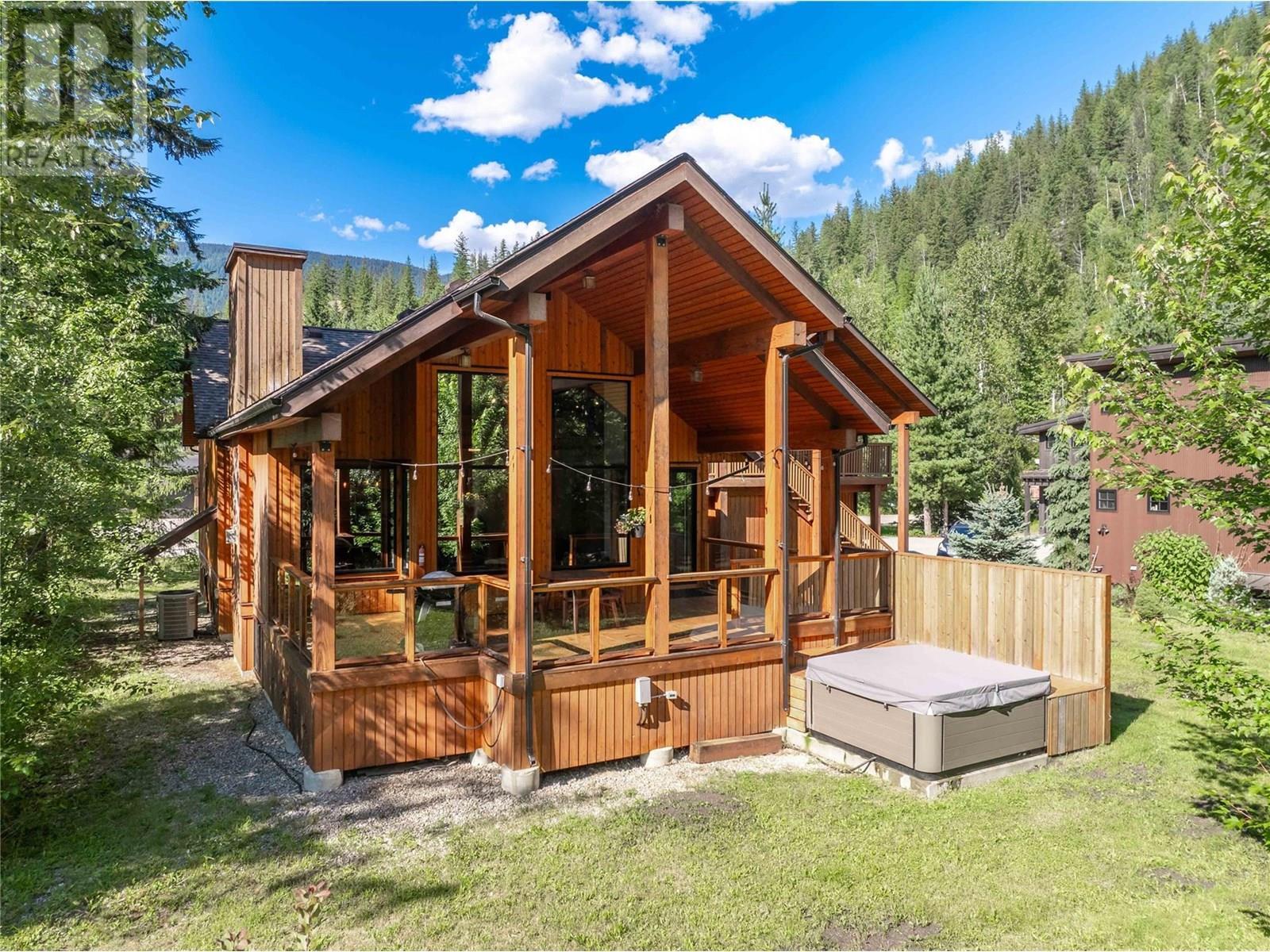 REVELSTOKE, British Columbia, V0E 2S3, CA, 6 Bedrooms Bedrooms, ,4 BathroomsBathrooms,Residential,For Sale,1912503