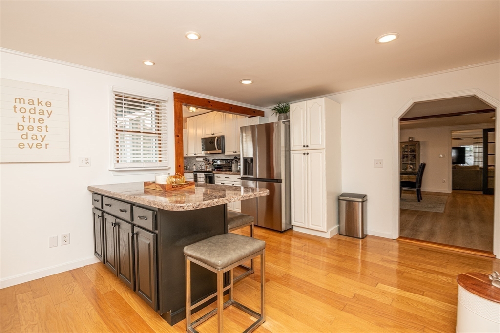 Middleton, Massachusetts, 01949, United States, 3 Bedrooms Bedrooms, ,1 BathroomBathrooms,Residential,For Sale,1982114