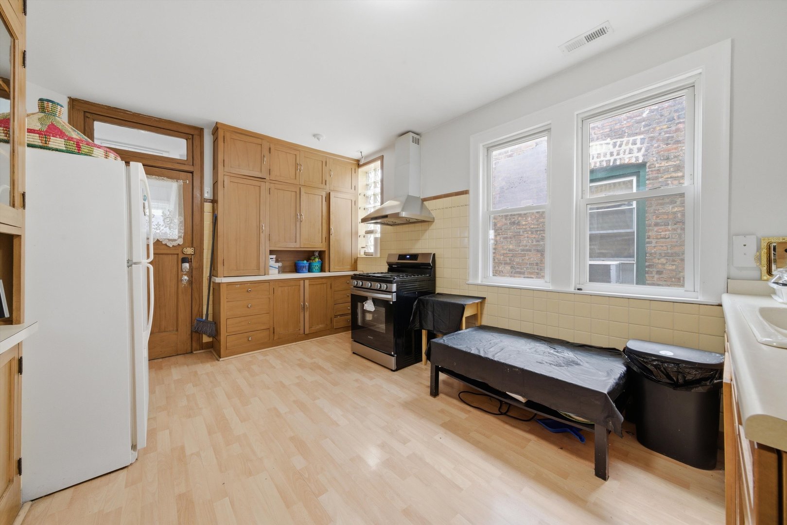 Chicago, Illinois, 60659, United States, 9 Bedrooms Bedrooms, ,Residential,For Sale,2040474