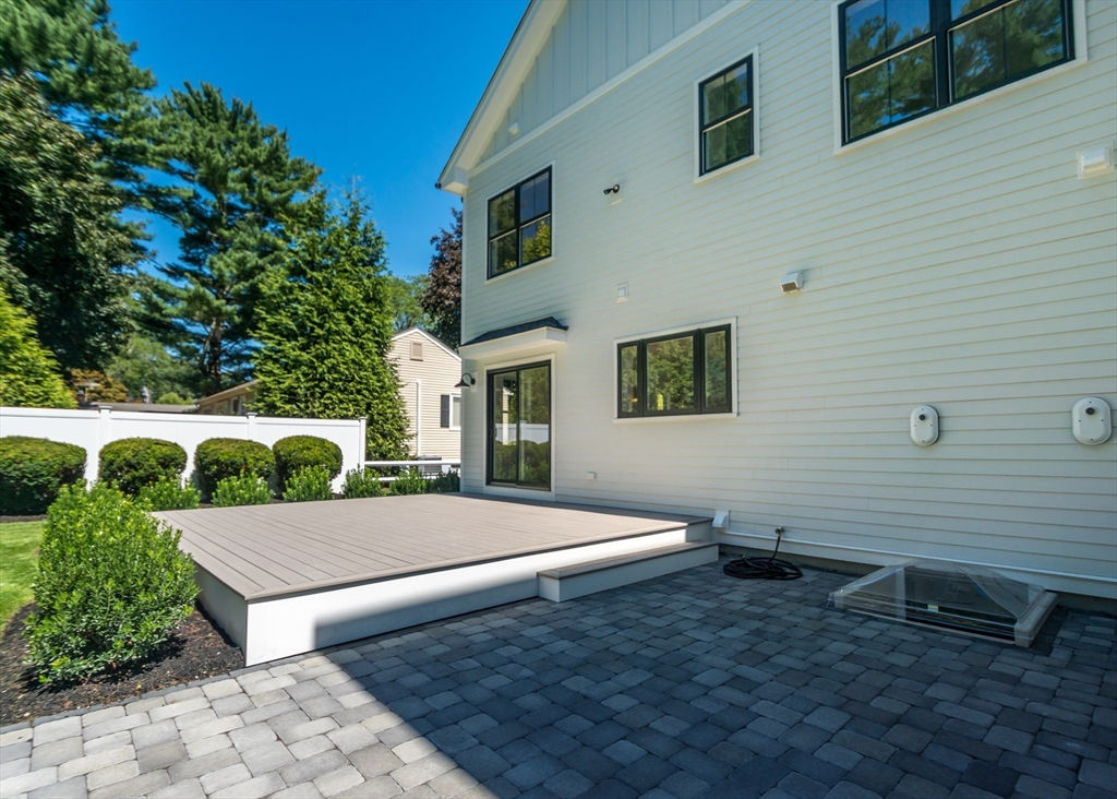Waltham, Massachusetts, 02452, United States, 6 Bedrooms Bedrooms, ,4 BathroomsBathrooms,Residential,For Sale,1891361