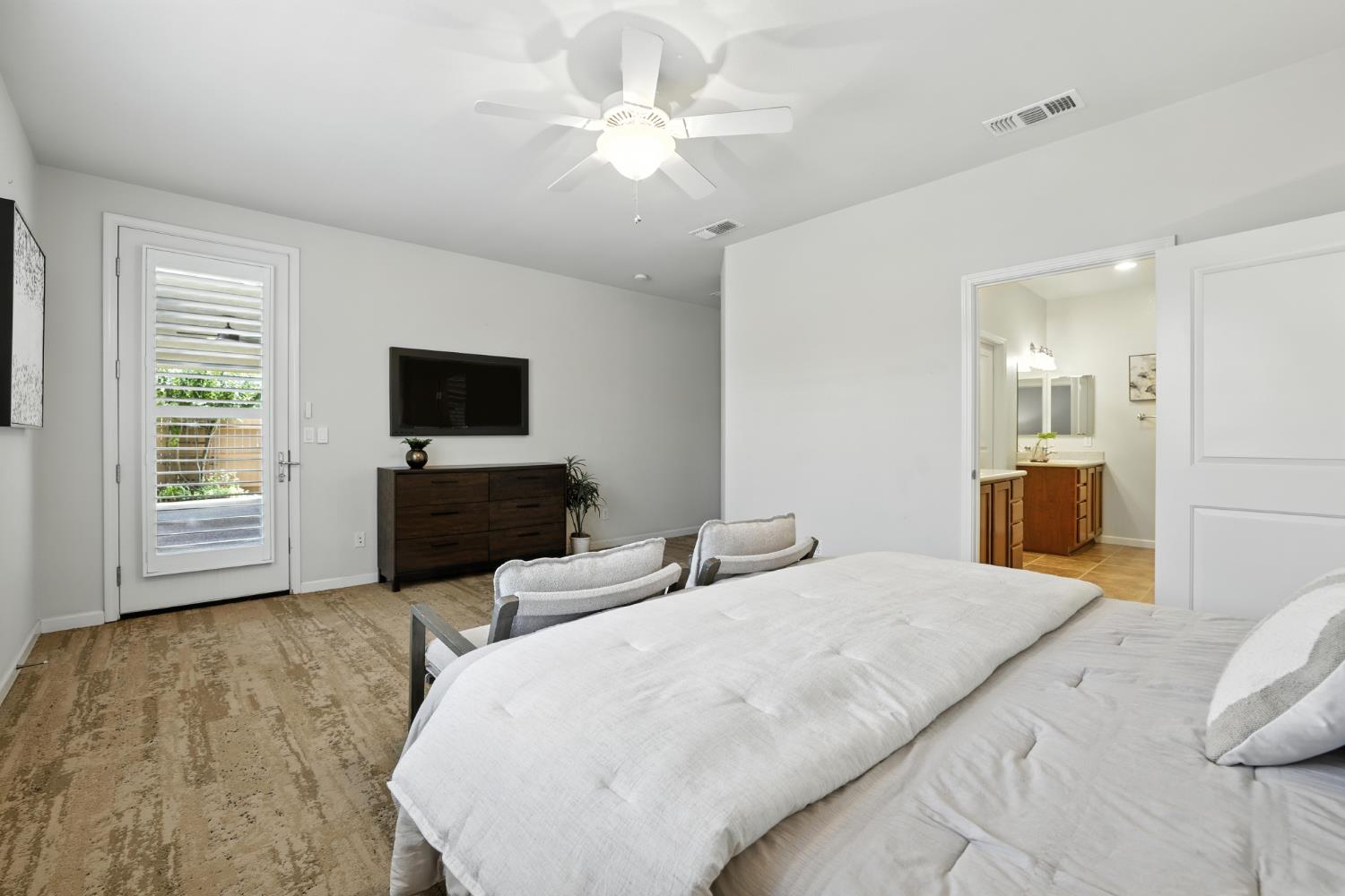 Elk Grove, California, 95757, United States, 2 Bedrooms Bedrooms, ,2 BathroomsBathrooms,Residential,For Sale,1901931
