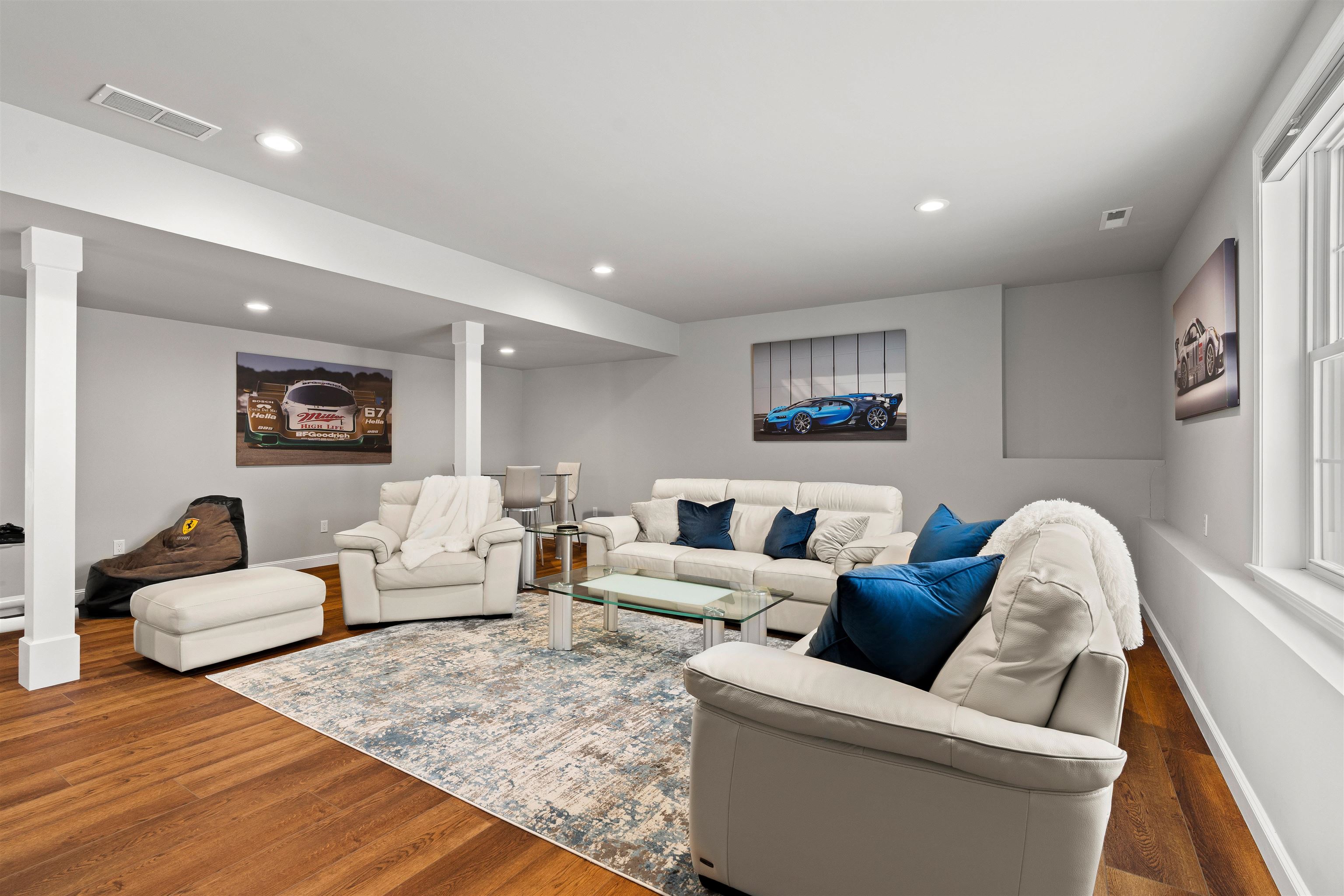 Manchester, New Hampshire, 03102, United States, 3 Bedrooms Bedrooms, ,3 BathroomsBathrooms,Residential,For Sale,2003193