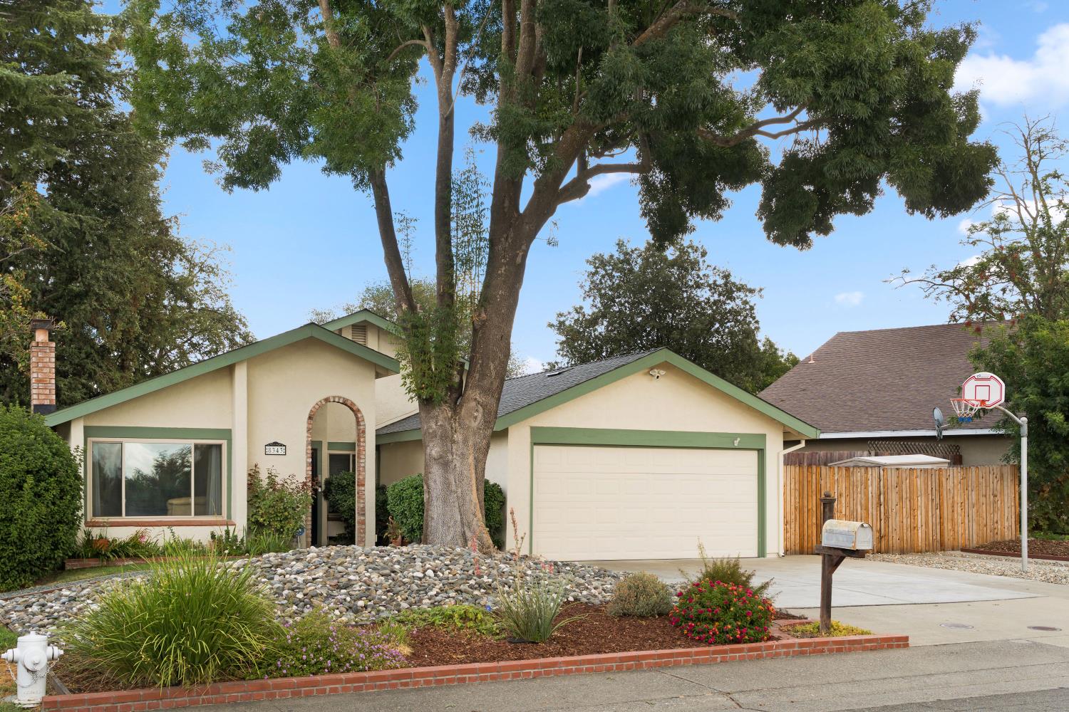 Orangevale, California, 95662, United States, 4 Bedrooms Bedrooms, ,2 BathroomsBathrooms,Residential,For Sale,1989323