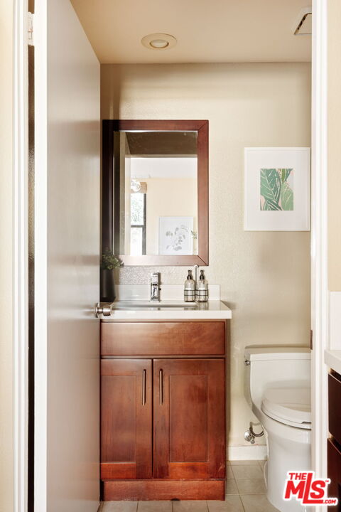 Los Angeles, California, 90034, United States, 2 Bedrooms Bedrooms, ,3 BathroomsBathrooms,Residential,For Sale,1991058